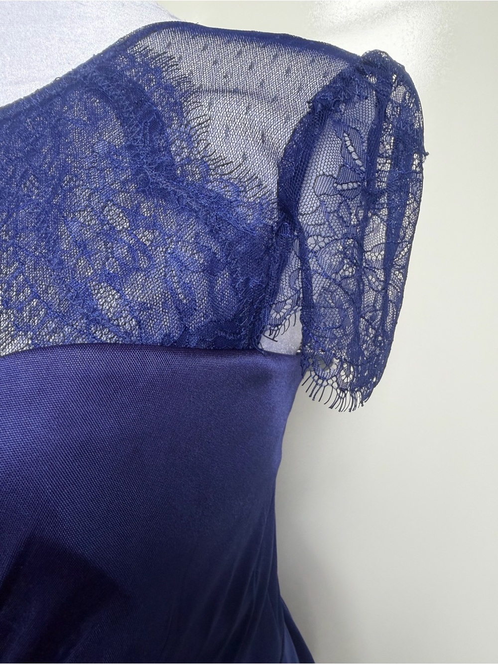 BCBGMAXAZRIA Navy Blue Lace Illusion Ruched Sheath Cocktail Dress S - Picture 11 of 12